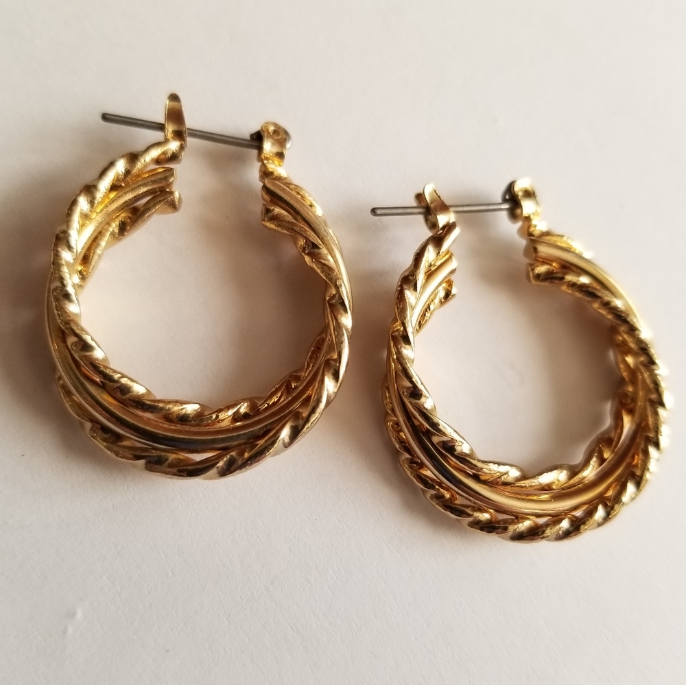 Vintage hoop earrings gold tone twist design - Picture 3 of 10
